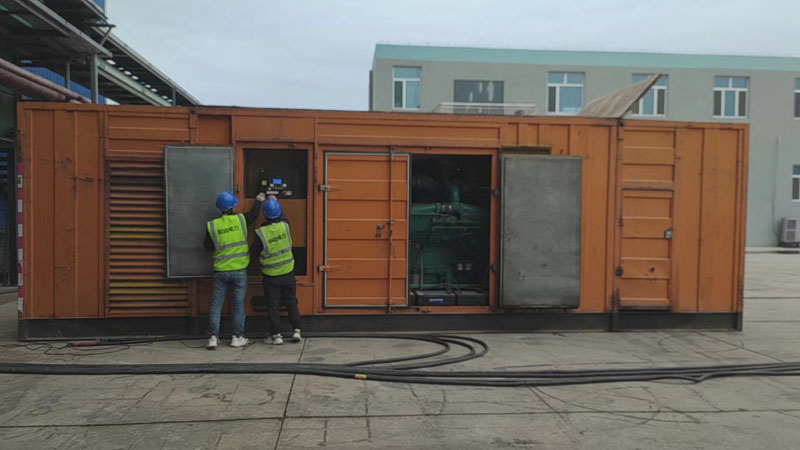 施秉如何检查柴油发电机组的机油油位?